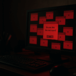 赤い部屋って何の話?ネットで広まった“見てはいけないページ”