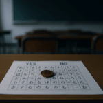 こっくりさんとは?呼び出し遊びが“動いた気がする”理由と向き合い方